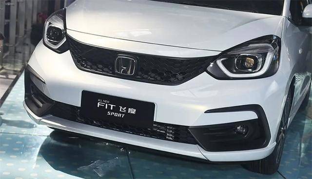 此次上市的全新一代飞度属于第四代车型,全新的底盘代号为"gr9",整车