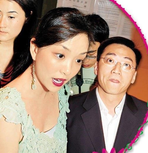 三招过后,李嘉欣和庞维仁都败了.一个灰溜溜地回了家,被称为浪子回头.