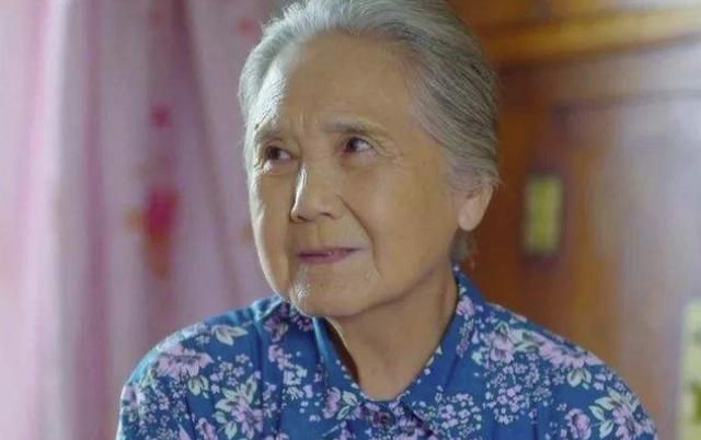 暖春鲁园53岁拍戏70岁丈夫离世消沉2年78岁夺飞天奖