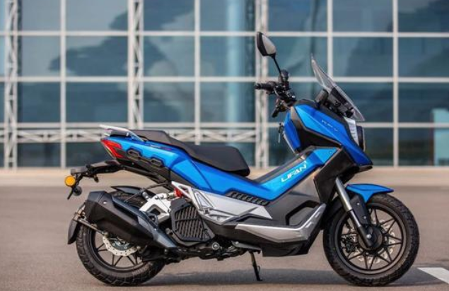 力帆全新adv踏板摩托车,配abs防抱死,售价1.38万元,性价比高