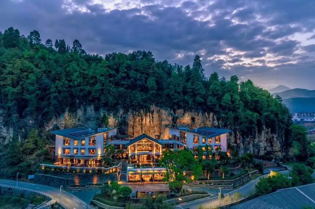 加快大滇西旅游环线建设高标准建设保山半山酒店