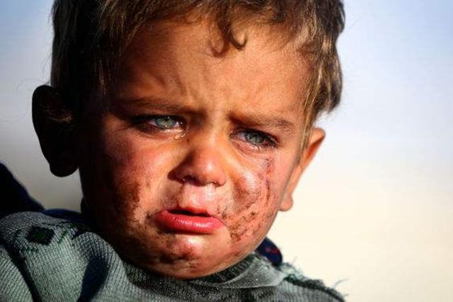 稍有不顺心就哭,孩子的玻璃心是从哪学来的?是爸妈这些事没做好