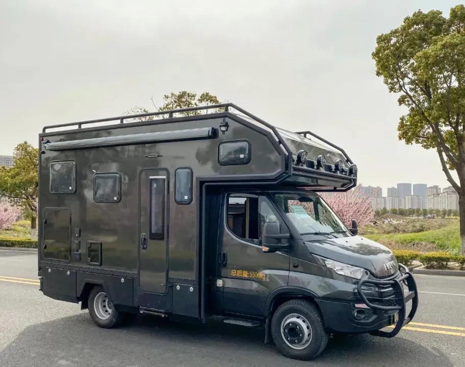 意大利进口依维柯c型房车,硬汉越野风的豪华座驾
