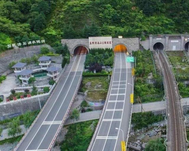 我国最美穿山隧洞,15分钟穿越中国南北,隧道里还建3个袖珍公园|袖珍