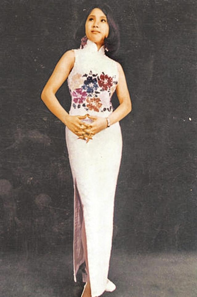 费玉清70岁姐姐欠债700万,失踪半年后晒姐弟合照,张菲