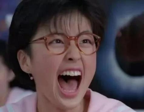 进入公司没几个月,她和袁洁莹,李丽珍一同参演了《开心鬼放暑假》.