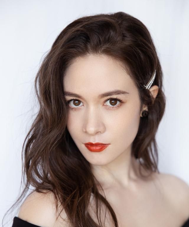 徐嘉雯2015年出道,作品并不优秀.