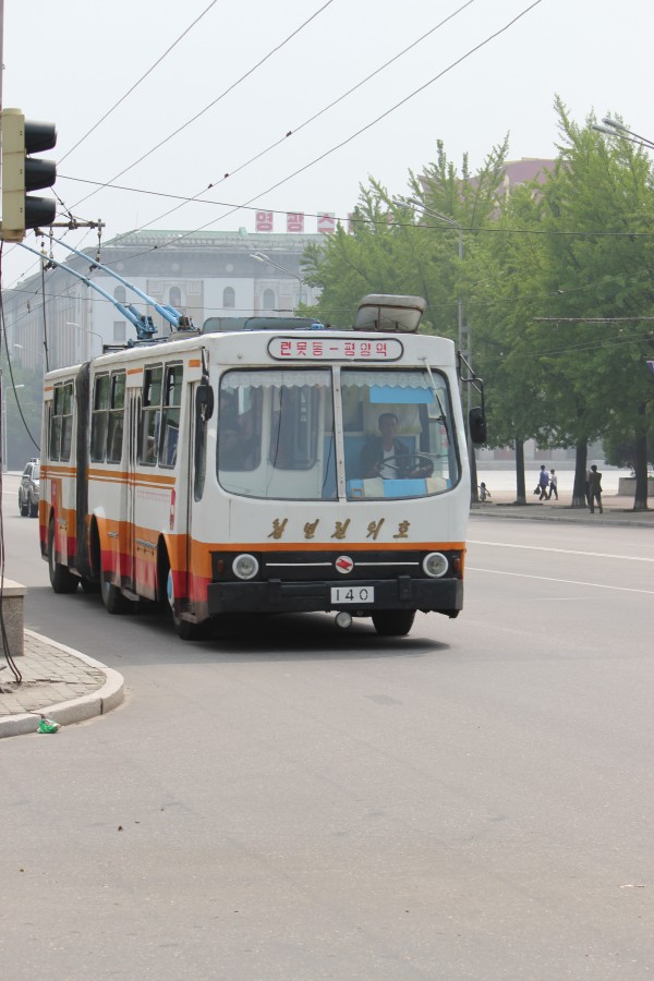 朝鲜的有轨电车 给人一种时光倒流的感觉|朝鲜|平壤|有轨电车_新浪