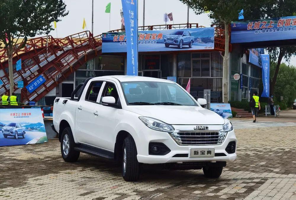 发动机终身质保 江铃新宝典上市 8.28 万起