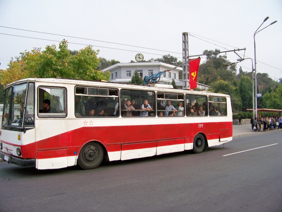朝鲜的有轨电车 给人一种时光倒流的感觉|朝鲜|平壤|有轨电车_新浪