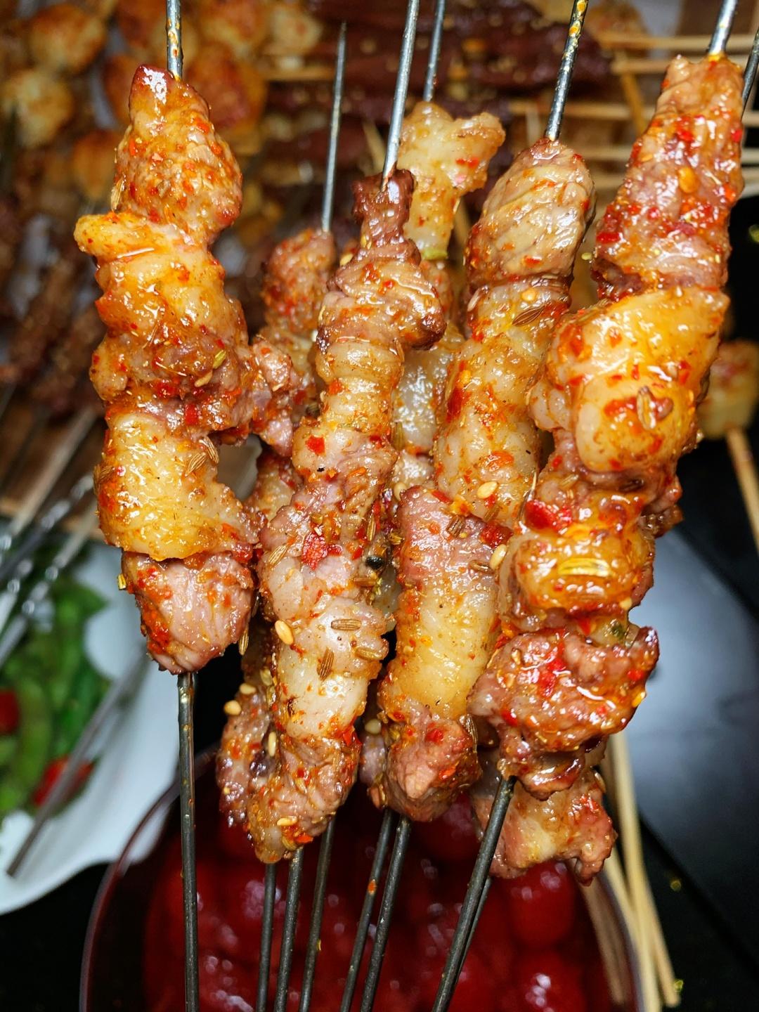 长春高颜值帅老板开的清真烧烤店,总有开豪车去撸串,吃龙虾海鲜|海鲜