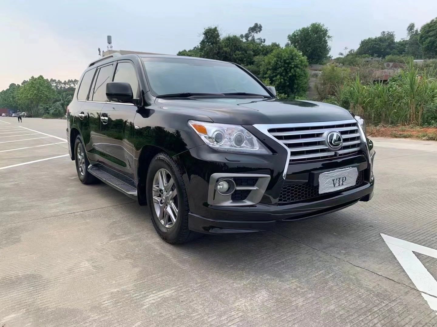 15款雷克萨斯lx570售价25万,锋锐犀利与粗犷大气的风范