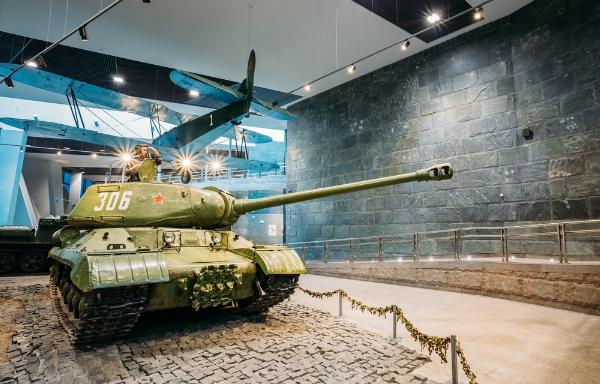 一些型号的重型坦克,其中最为著名的就是is系列,相继研发出了is4,is5