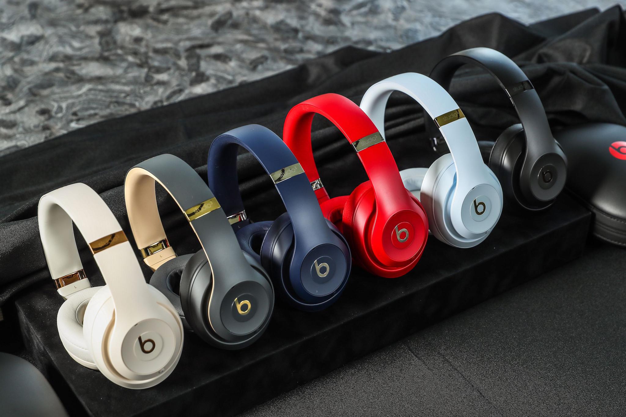 苹果于2014年花30亿美元收购beats耳机后,外界一直存在褒贬不一的评价