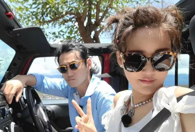 华晨宇给张歆艺儿子买衣服四坨穿上像裙子二姐明年还可以穿