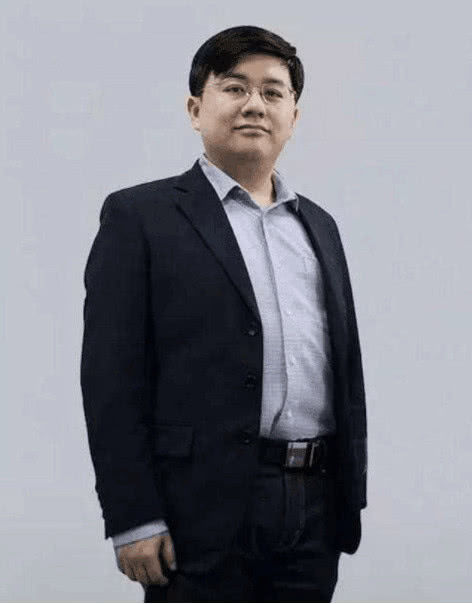 8岁就在娱乐圈爆红的他,是童星之中最高的学历,现已是成功人士