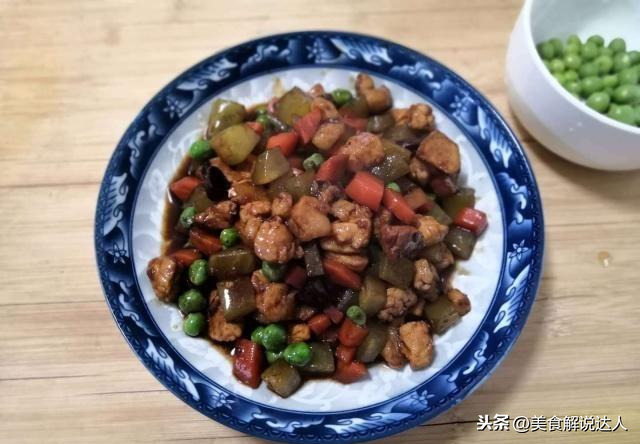 猪肉搭配这三种蔬菜一起炒,做法简单特入味,一盘菜搞定一人晚餐