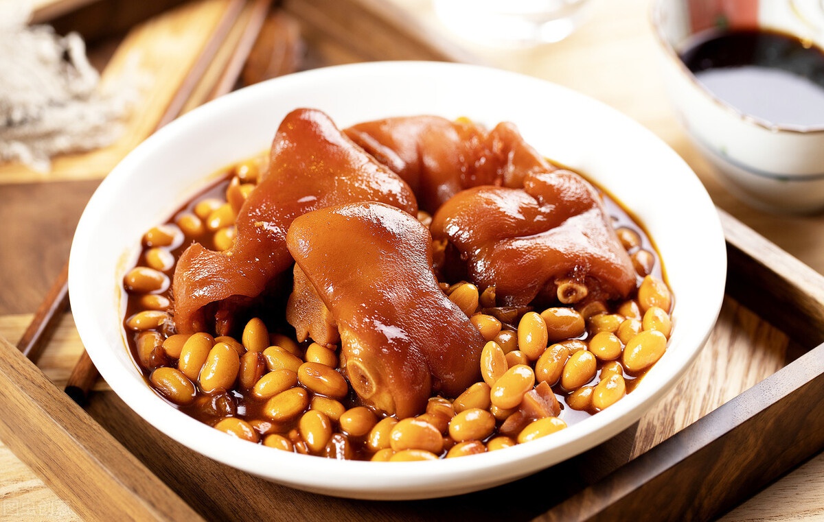 黄豆焖猪蹄,最好吃的不是猪蹄而是黄豆,再来点猪蹄冻,贼好吃