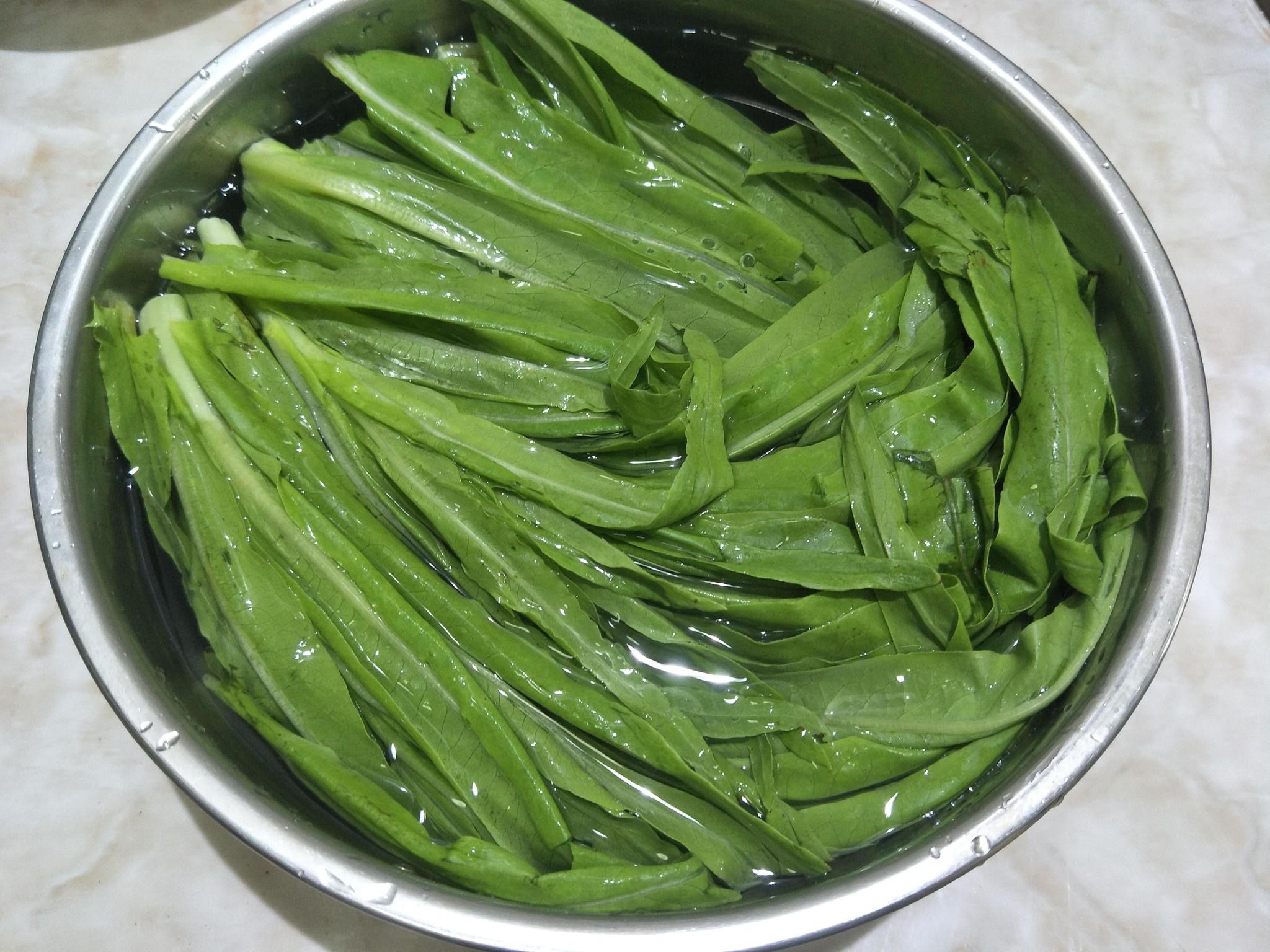 油麦菜好吃又实惠,教你详细做法,菜叶清脆不发软,入味好吃