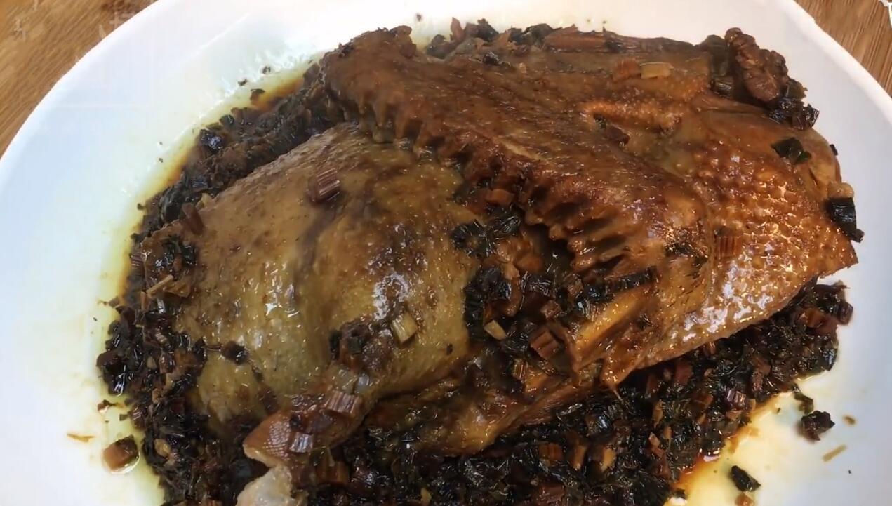 教你做梅干菜蒸鸭肉,鸭肉酥软入味,香气扑鼻,比扣肉好吃多了