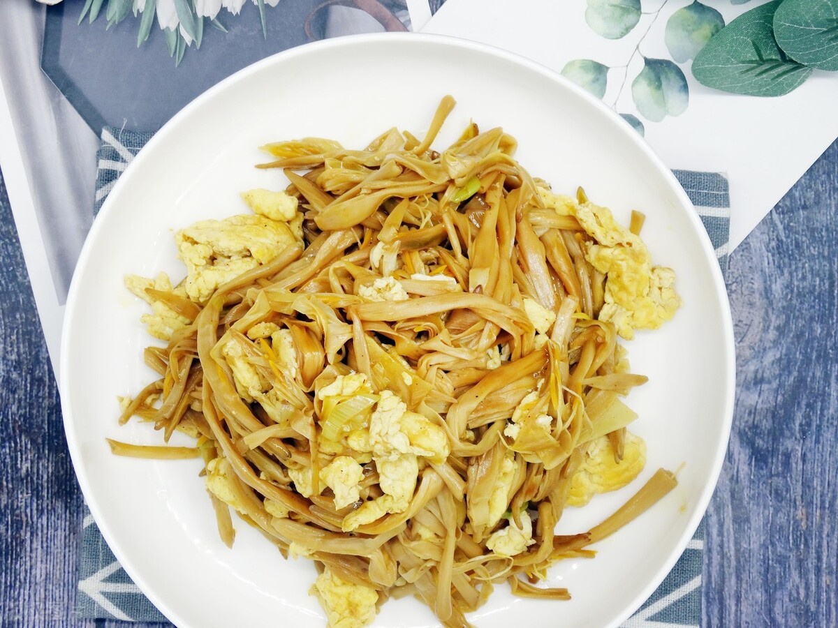 黄花菜美容健脑,黄花菜炒鸡蛋,夏日美味,清香美味,家常快手