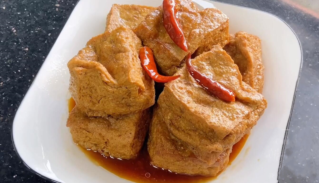 卤水豆腐的家庭做法一口咬下去满满的汤汁比吃肉还要香