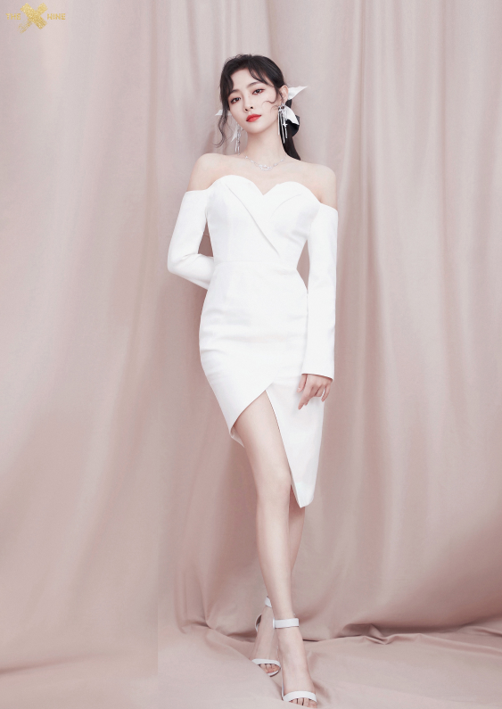 都说"精修图"才优越,许佳琪出席活动,失去ps的生图不香吗