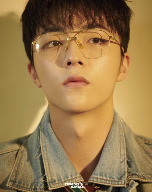 陈立农复古大片释出 金框眼镜配牛仔服充满韵味