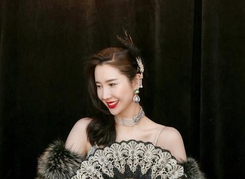 看来,这位网友是董花花的真爱粉无疑了,什么事都事无巨细地替董花花