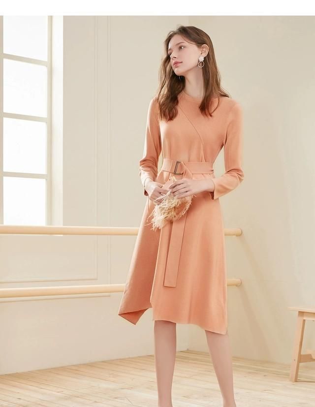 女人30岁穿连衣裙,想穿出优雅气质,这些搭配不能少!