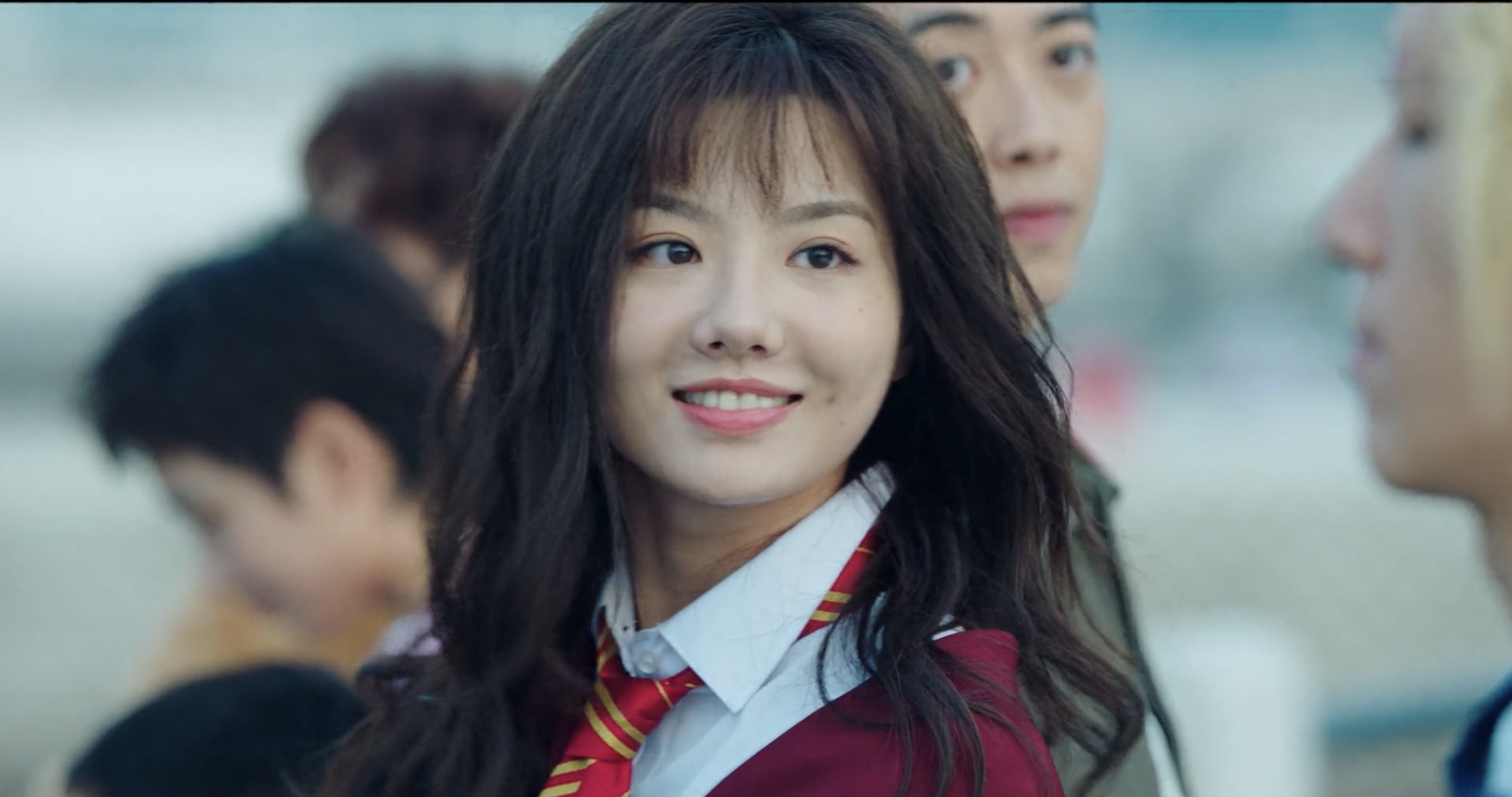 造型是《这个杀手不太冷》的玛蒂尔达,同时苏佳意也在直播的时候卸妆