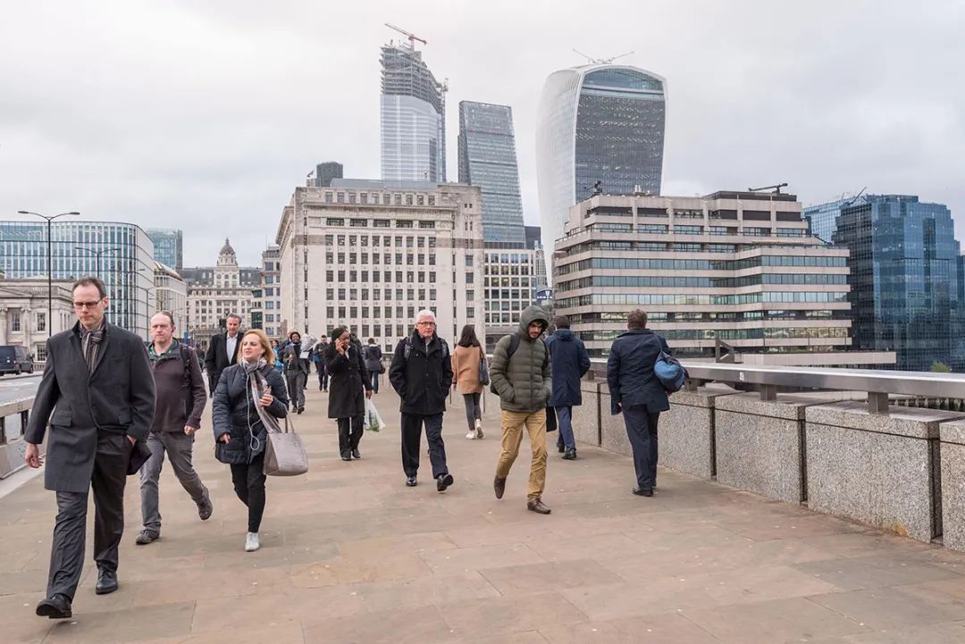 买家大批涌入英国 住房需求飙升近8成