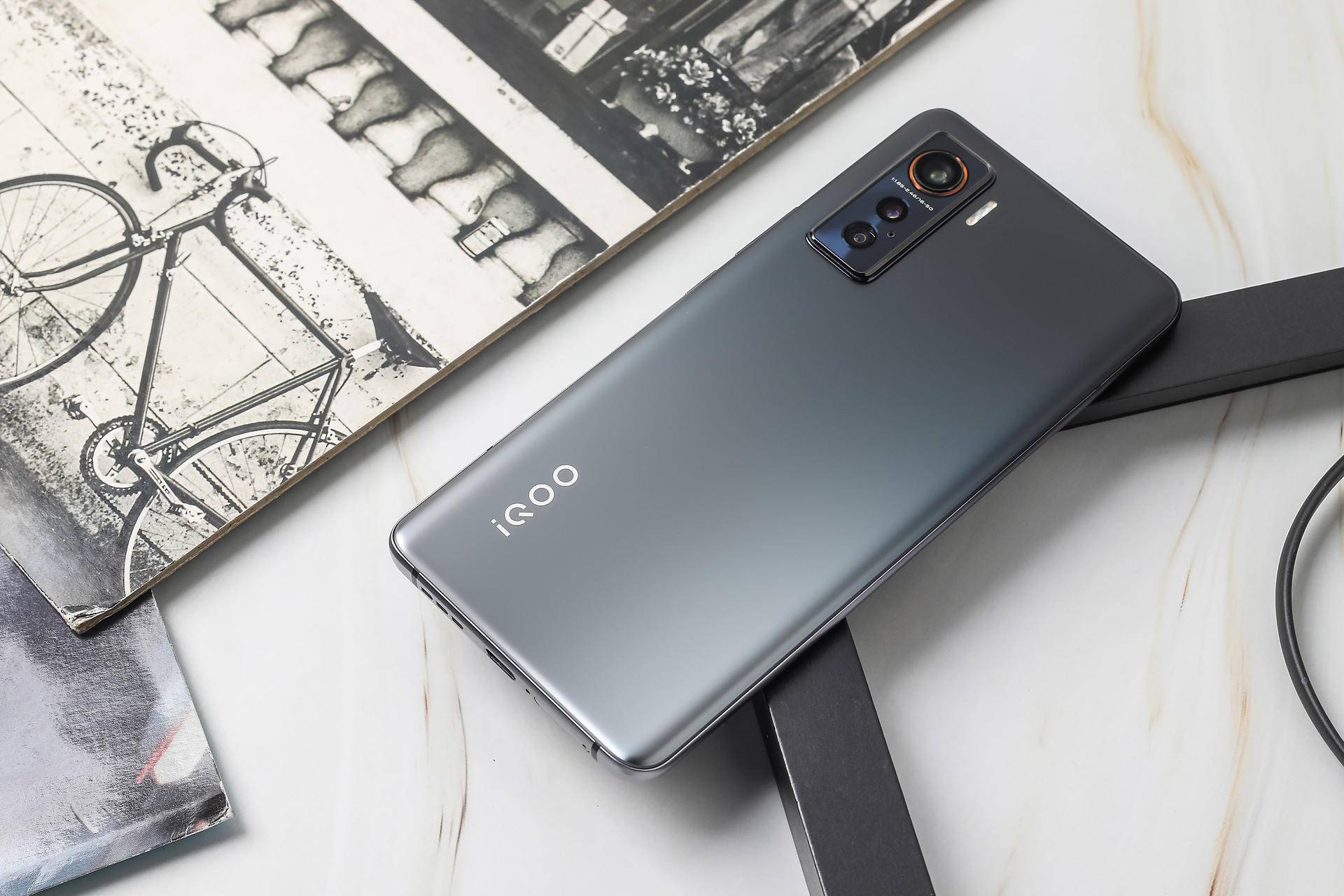 职业选手同款iqoo5焕发超强游戏性能上分摘星首选