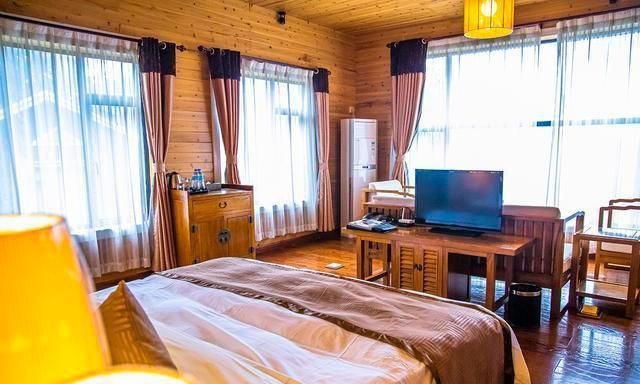 去襄阳花园保康九路寨,探寻暗河黄龙洞,高山露营观星空看日出