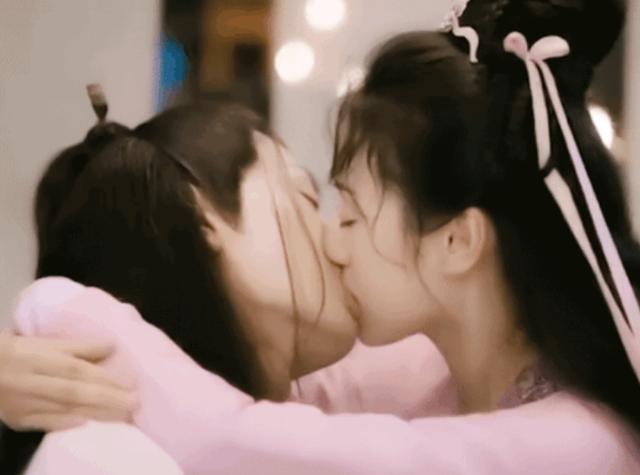 琉璃:一场吻戏ng八次,成毅直呼"腿软",袁冰妍嘴巴都肿了