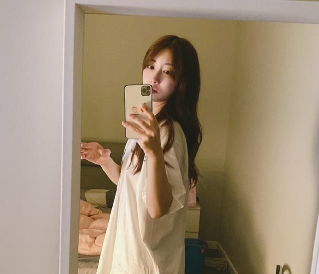 千寻小学妹"v皇"分手,发微博想成家,网友总结来个"榜一"吧