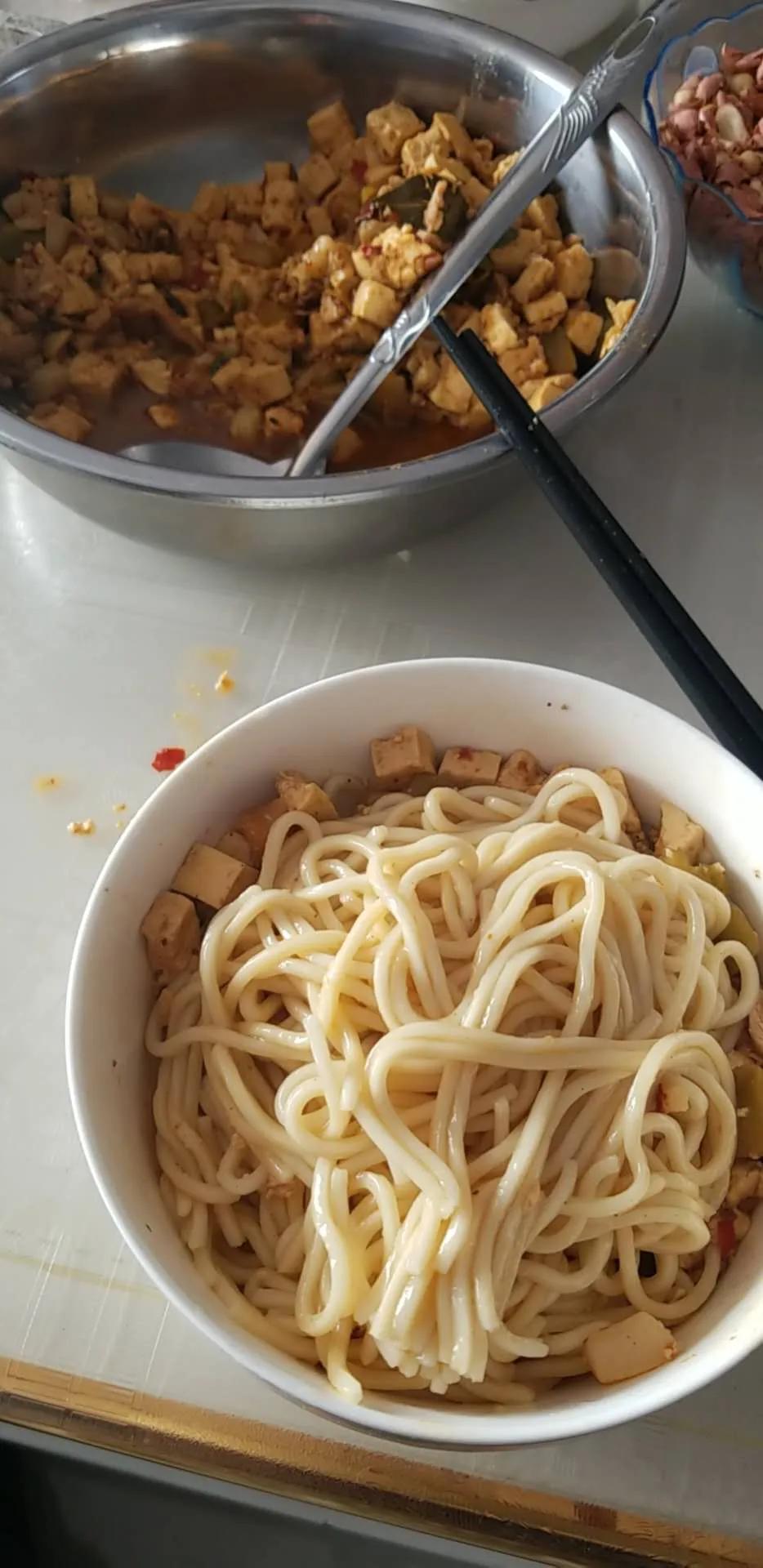 家常打卤面之榨菜豆腐肉丝面|榨菜|面条|豆腐_新浪新闻