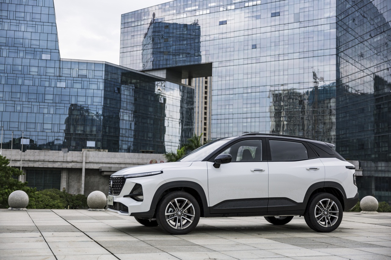 家里条件有限,选10万能落地的车,新宝骏rs-3要比缤越强?