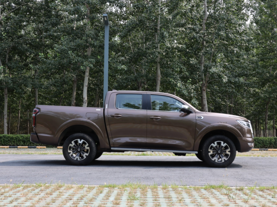 皮卡又一"王者",6月份甩15003辆,长5米4比坦途霸气,低至12万