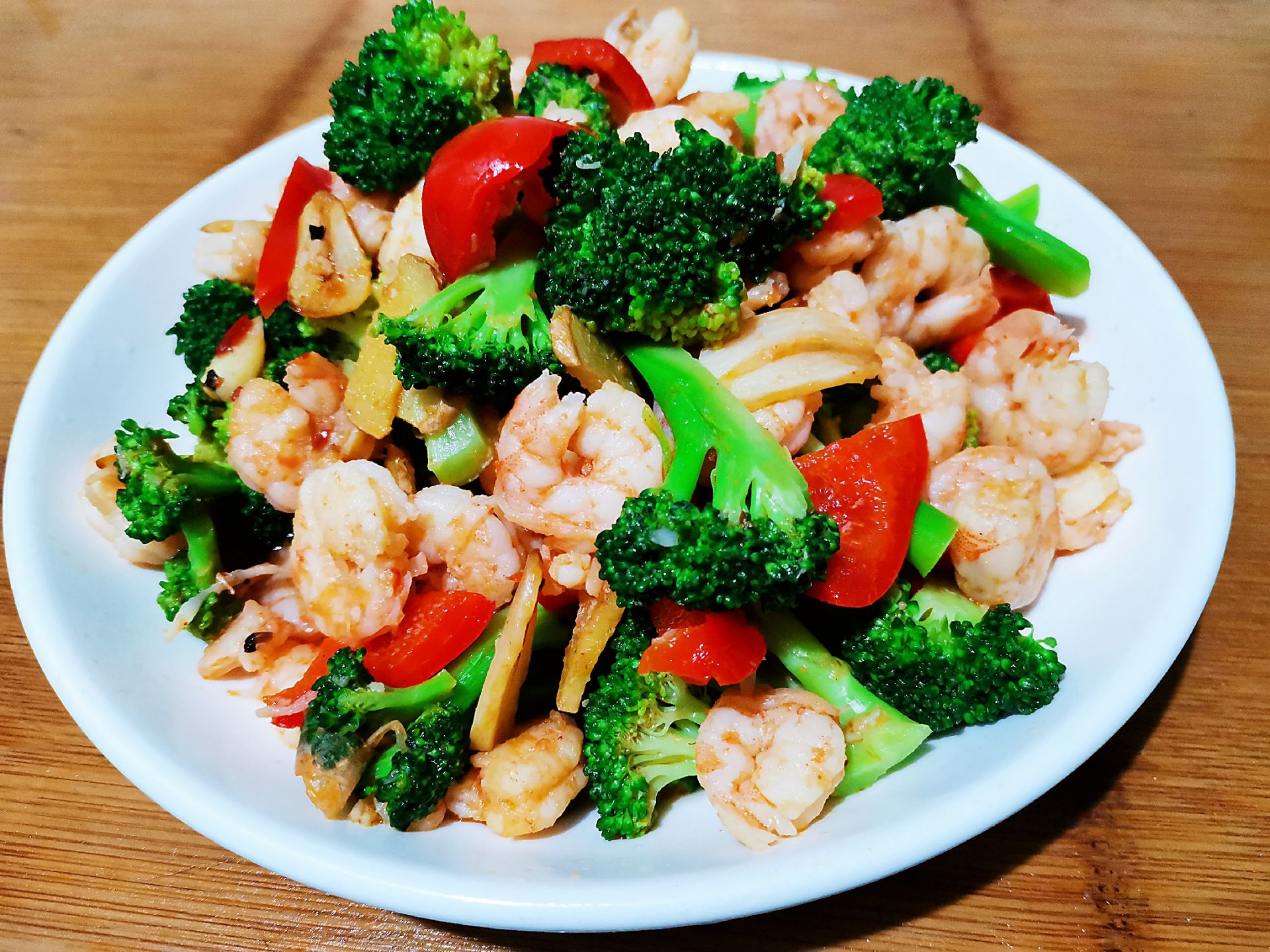 西兰花炒虾仁就是这么简单口感清爽很有食欲孩子非常喜欢