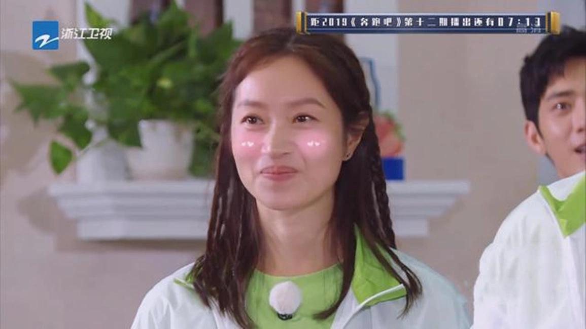 相对比她来说是一位肯定是重中之重,毕竟,这位可是跑男团成员都要叫"