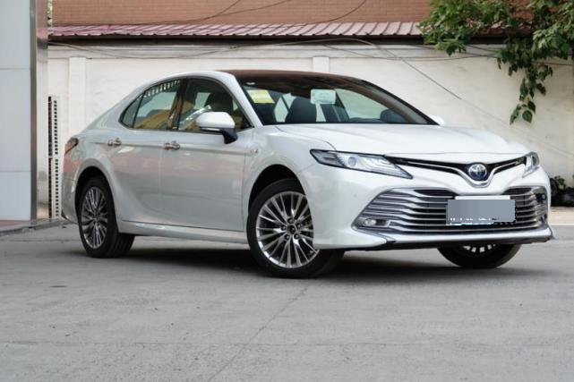 凯美瑞双擎不足24万,自重超1.6吨,油耗仅4.1升,真正的"省油王"