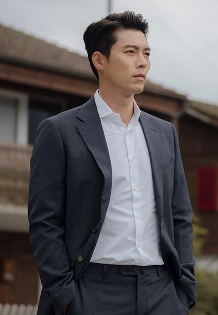 37岁玄彬上演"西装杀",一身黑西装挡不住胸肌,不愧是大叔男神