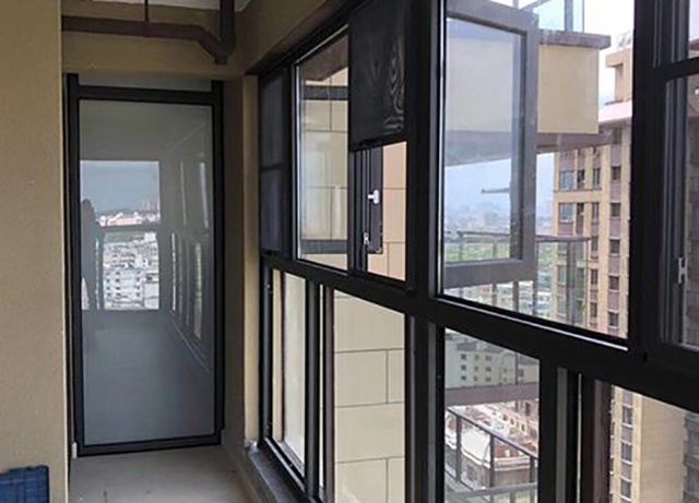 铝合金的价格也并不会很贵,硬度足够大,耐磨耐污的性能都很好,不过