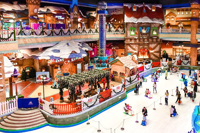 河南郑州有一座冰雪王国,设计宛如童话世界,是亲子游的好去处