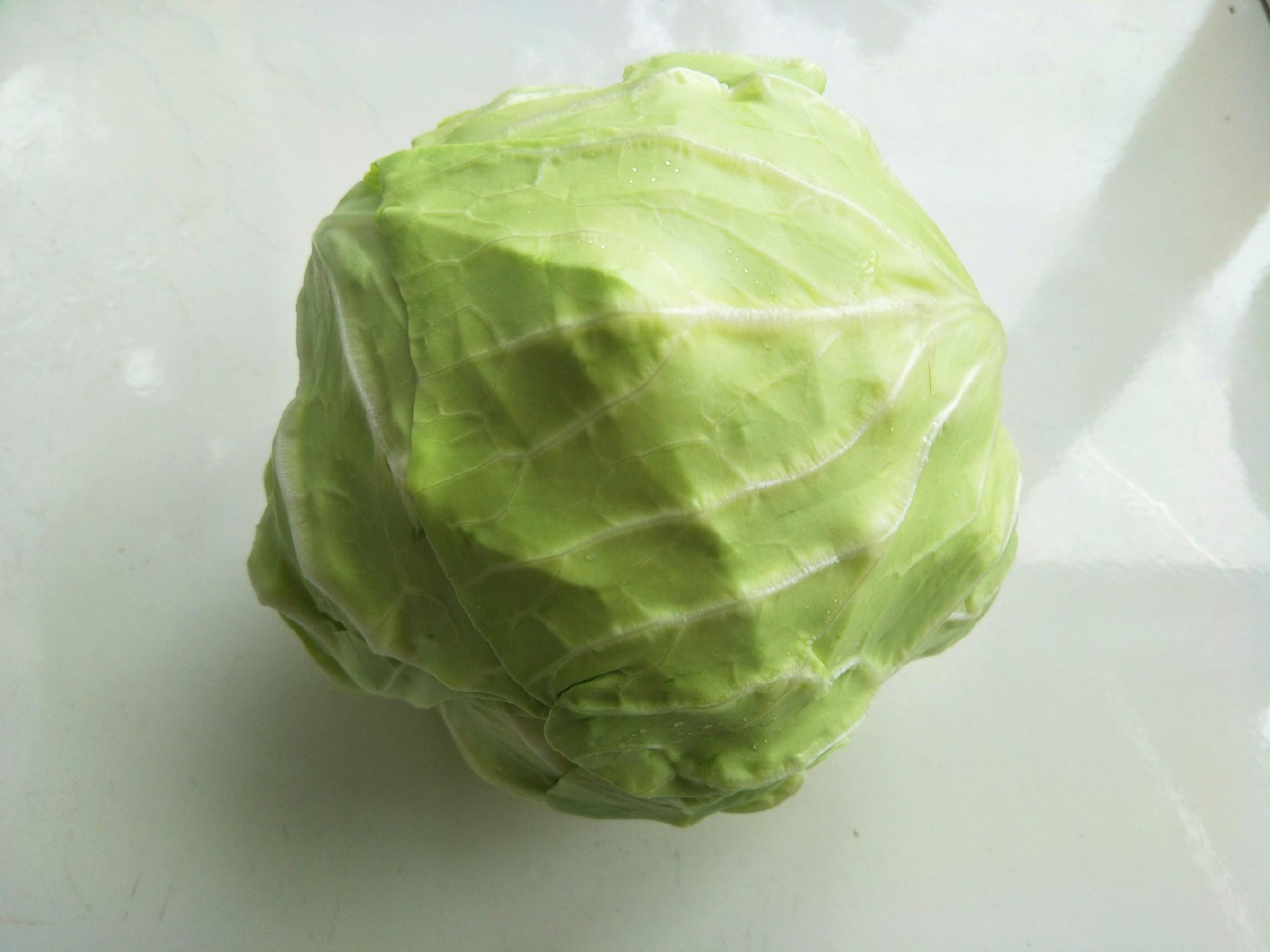 包菜的懒人做法,不用刀切,简单一炒就出锅,香脆又好吃|包菜|卷心菜