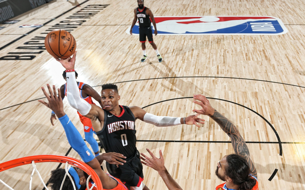 首节战罢,休城24比14领先,哈登单节4中4独得11分,亚历山大