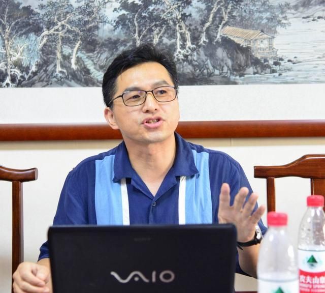 在著名诗人作家北塔新诗集巨蟒抱紧街衢分享会上的发言