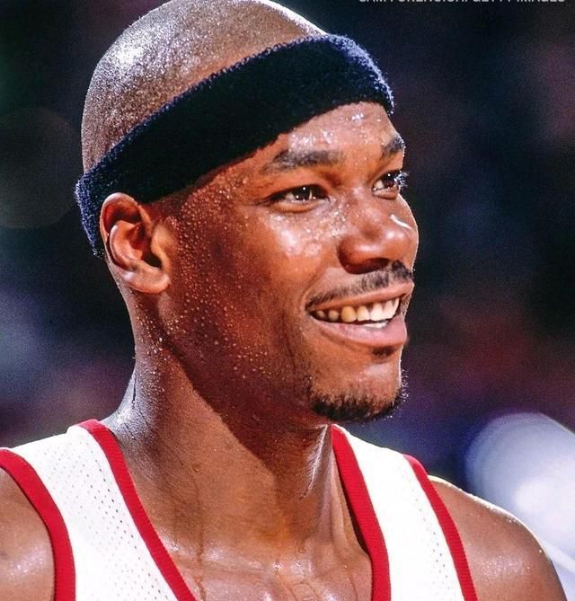 太突然了开拓者名宿克利福德罗宾逊去世终年53岁