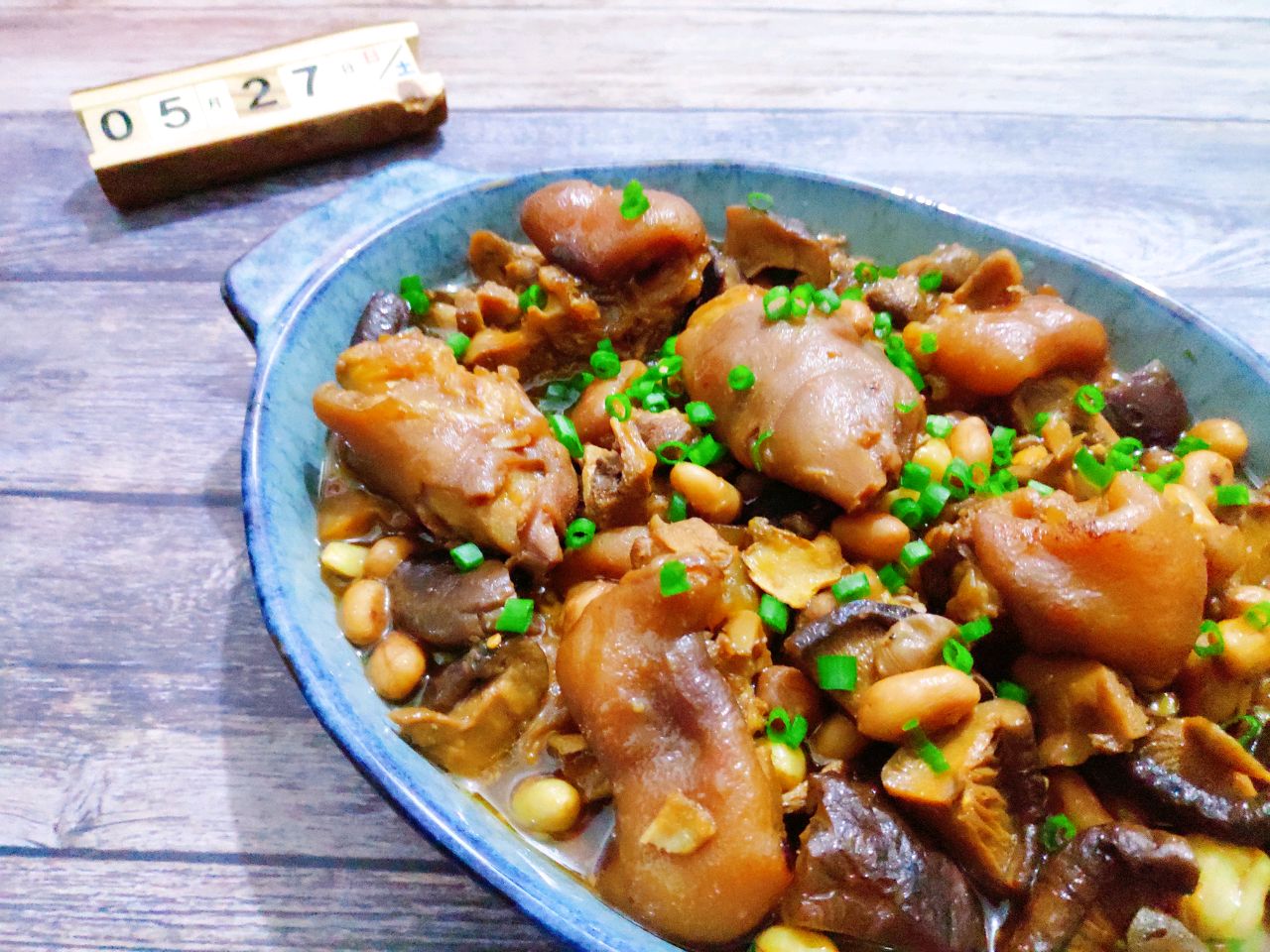 「花生焖猪蹄」的做法 配方,操作简单又好吃,满满胶原蛋白